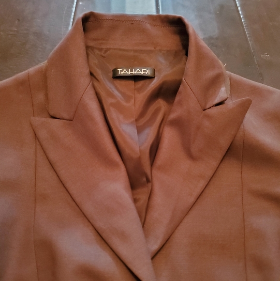 Vintage Tahari Brown Blazer w/ specialty buttons - Picture 4 of 4